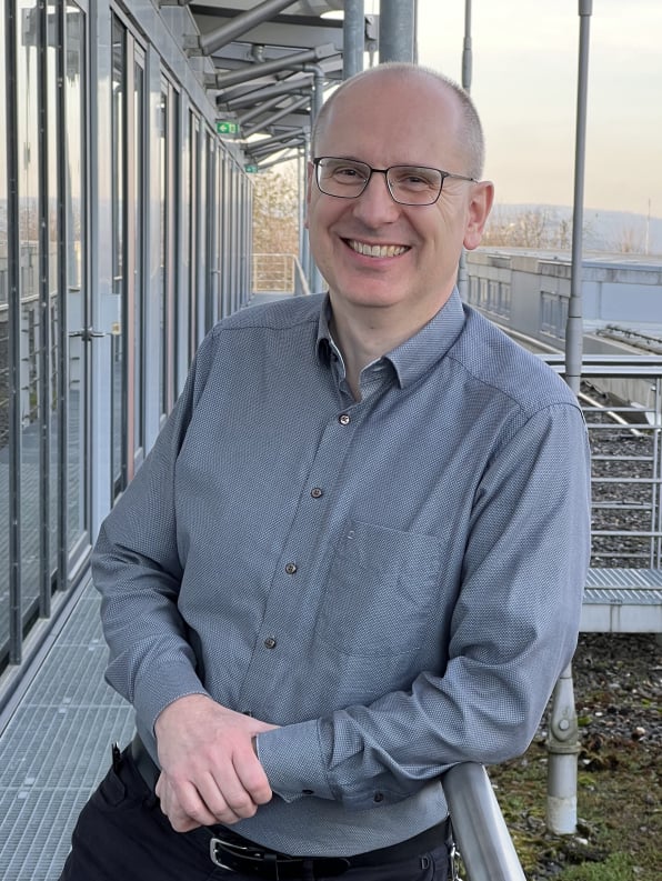 Dr. Jochen Manara CAE Center for Applied Energy Research