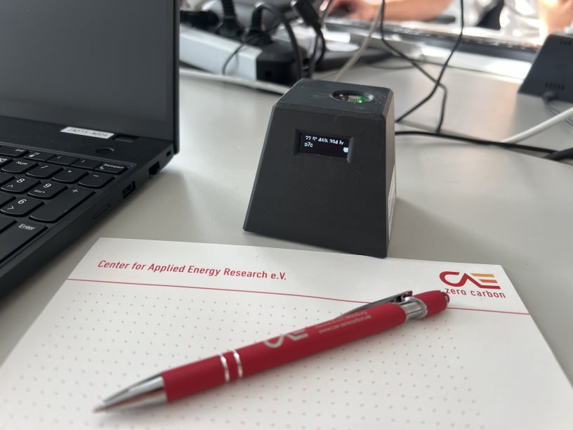 Stylische Raumklima-Sensorik am Arbeitsplatz. ©Foto: CAE